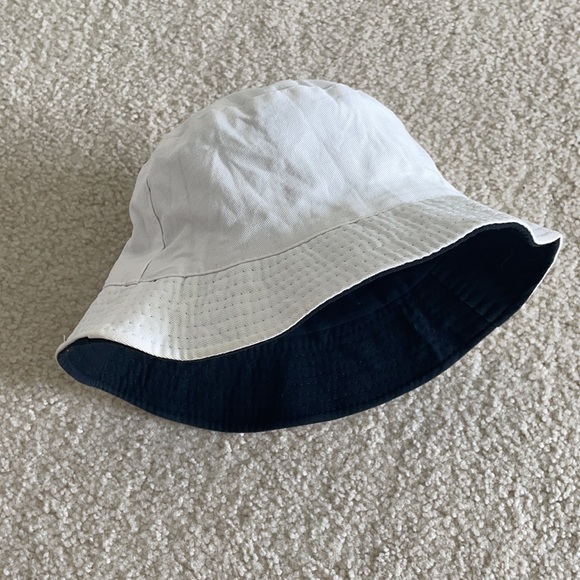 Wheebo Accessories - Reversible Black And White Bucket Hat